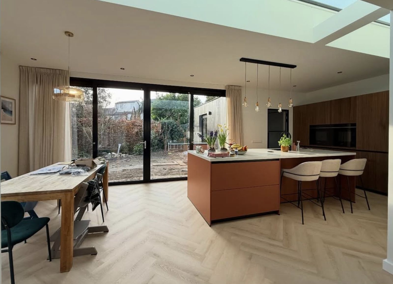 Constructie van de aanbouw in aanbouw met houtskeletbouw